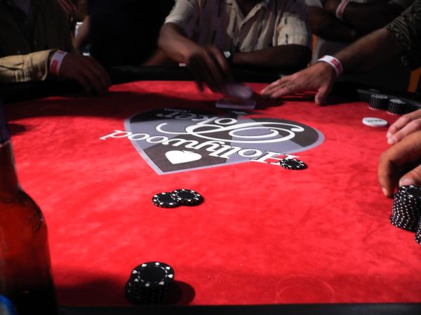 https://www.reddit.com/r/poker/comments/1tz71ox/the_most_profitable_form_of_poker/ - 新手选哪种德州扑克模式？现金局、锦标赛还是Spin&Go？