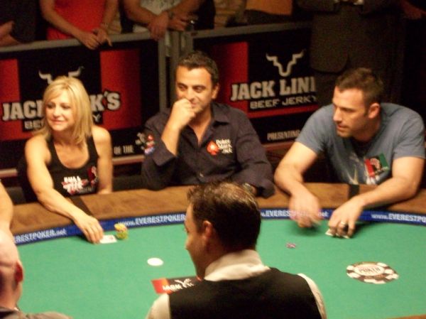 player:Q168618 - 10条WSOP手链+950万单场收割:Phil Ivey如何用边缘球撕碎扑克之神