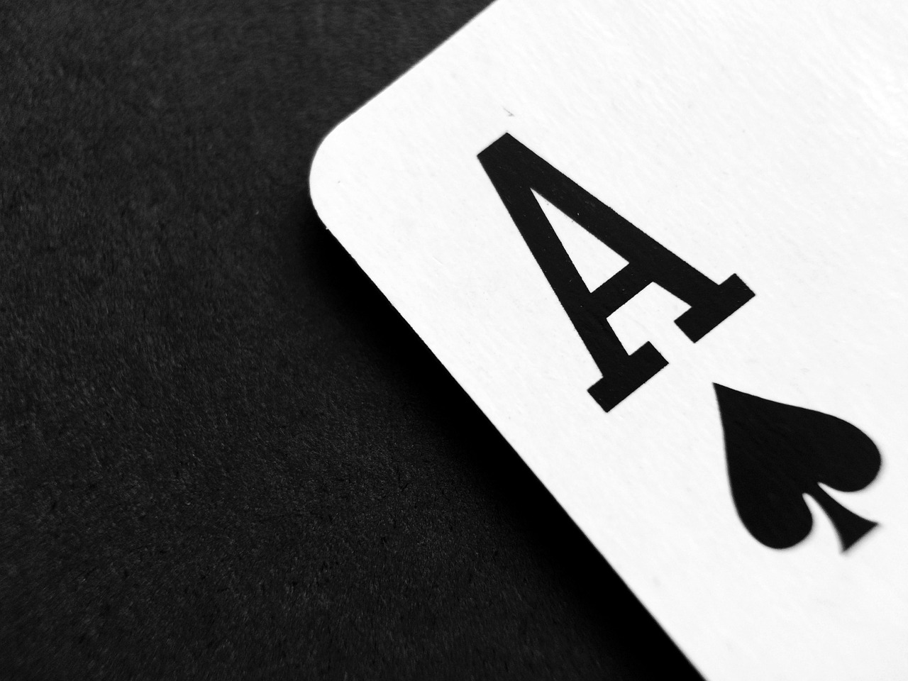 https://www.reddit.com/r/poker/comments/1u958uv/this_is_100nl/ - 翻牌顶set面对转牌同花完成时的弃牌决策：你真的能放下吗？