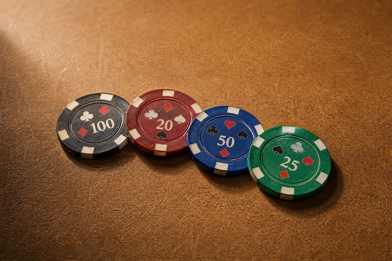 QQPOKER德州扑克技巧攻略:从起手牌到河牌的完整决策框架(要点图解)