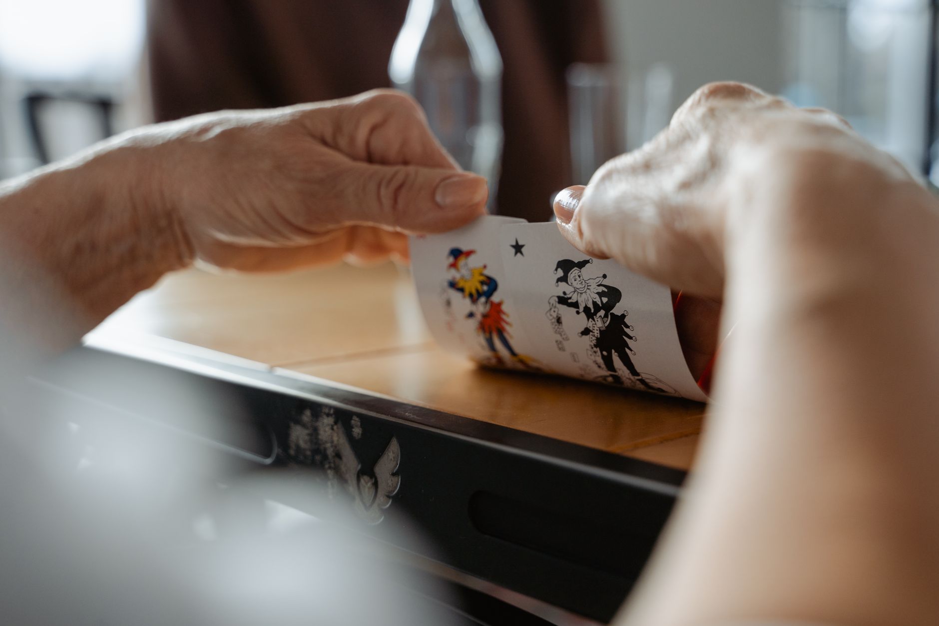 没有聊天功能的线上德扑平台,反而更接近理想牌桌?(要点图解)